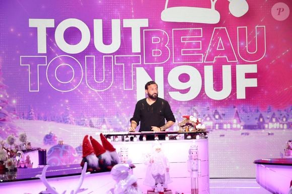 Exclusif - Cyril Hanouna, sur le plateau de l'émission TBT9 (Tout beau tout n9uf) présentée par C.Hanouna et diffusée en direct sur W9 à Paris le 1er décembre 2025. © Jack Tribeca / Bestimage
