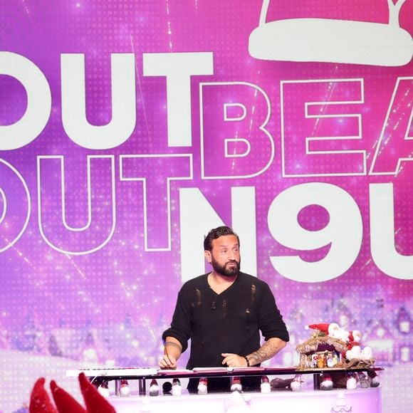 Exclusif - Cyril Hanouna, sur le plateau de l'émission TBT9 (Tout beau tout n9uf) présentée par C.Hanouna et diffusée en direct sur W9 à Paris le 1er décembre 2025. © Jack Tribeca / Bestimage