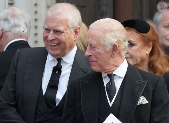 Le roi Charles III d'Angleterre, le prince Andrew, Duc d'York - Sorties des obsèques de son Altesse Royale la duchesse de Kent en la cathédrale de Westminster à Londres, le 16 septembre 2025. © Julien Burton / Bestimage