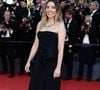 L'actrice a confié que, lorsqu'elle ne travaille pas, elle suit des cours de danse entre deux et quatre heures par jour.

Elodie Bouchez à la montée des marches du film "Histoires de la nuit" lors du 79ème Festival International du Film de Cannes, le 22 mai 2026.

© Jacovides-Moreau / Bestimage