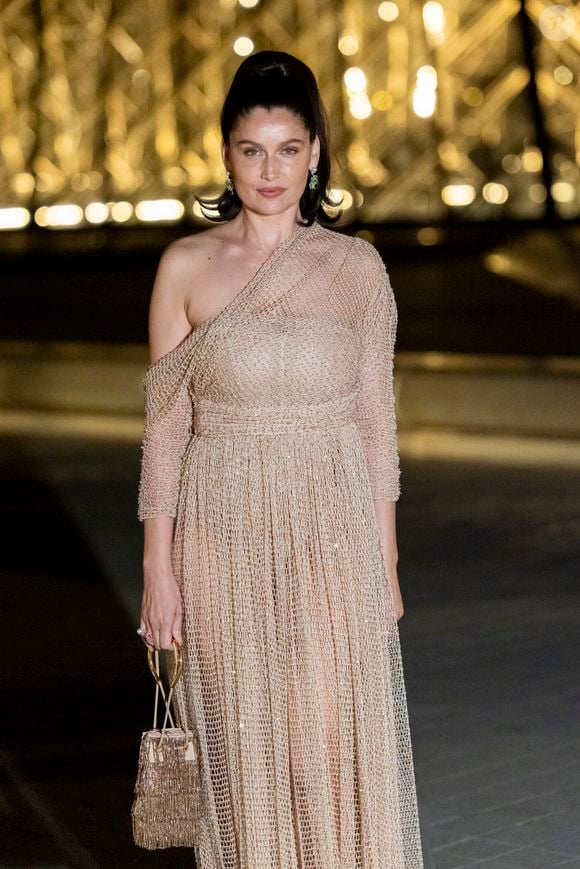 Une information capturée par Paris Match (dont la vidéo est sur Tiktok) 
Laetitia Casta - Photo Call du « Le Grand Diner du Louvre « lors de la Fashion Week  à Paris le 5 mars 2025. © Olivier Borde /Bestimage