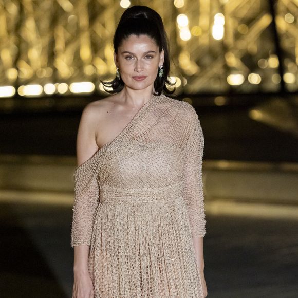 Une information capturée par Paris Match (dont la vidéo est sur Tiktok) 
Laetitia Casta - Photo Call du « Le Grand Diner du Louvre « lors de la Fashion Week  à Paris le 5 mars 2025. © Olivier Borde /Bestimage