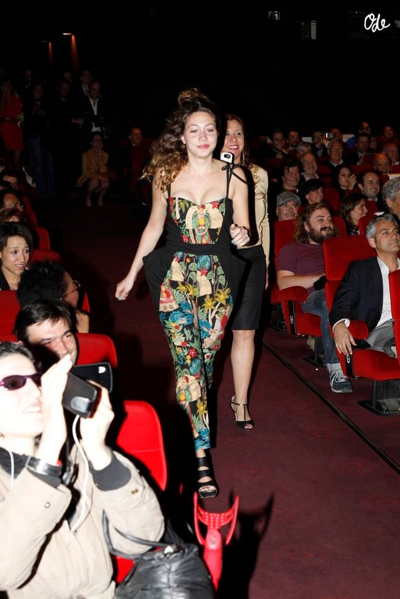 Aujourd'hui, elle s'est taillé une carrière sur mesure. 

Louise Chabat en 2012 à Paris 
©Bestimage