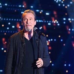 Le chanteur a toutefois décidé de ne pas en assurer la promotion.

Florent Pagny lors de l'enregistrement de l'émission "Vivement dimanche" au studio Rive gauche, présentée par M.Drucker, diffusée sur France 3 le 21 juin 2026, à Paris, France, le 20 mai 2026.

© Guillaume Gaffiot/Bestimage