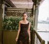 Ines de Ramon portait une robe en dentelle noire tandis que Brad Pitt avait choisi un smoking.

Brad Pitt et Ines de Ramon ont assisté au mariage de Taylor Swift et Travis Kalce. Capture d'écran Instagram