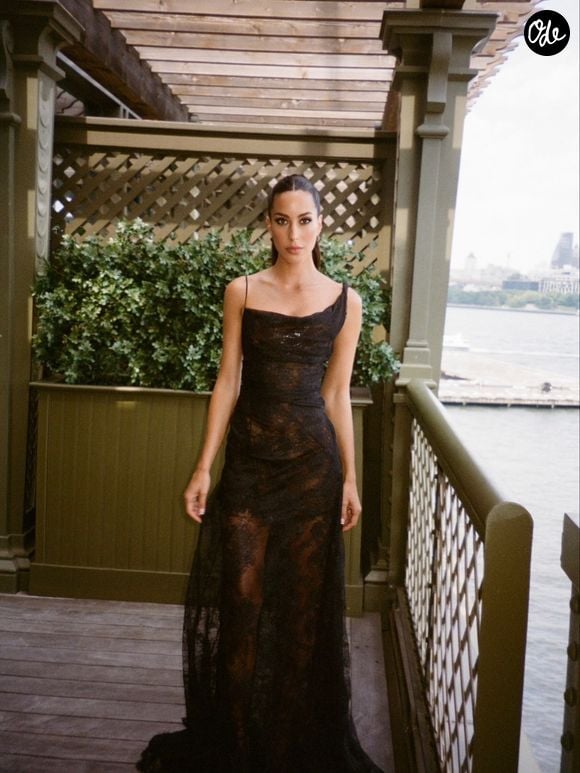Ines de Ramon portait une robe en dentelle noire tandis que Brad Pitt avait choisi un smoking.

Brad Pitt et Ines de Ramon ont assisté au mariage de Taylor Swift et Travis Kalce. Capture d'écran Instagram
