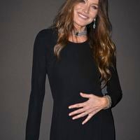 Qu'est-ce que la soupe d'Hippocrate ? Une recette ancestrale et détox appréciée de Carla Bruni pour garder la ligne