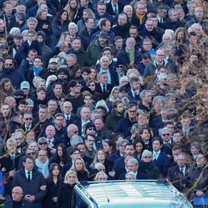 Marine Le Pen, ses soeurs Marie Caroline et Yann, Mathilde Chauffroy et son mari Matthieu Parent, Nolwenn Olivier, Jany Le Pen, Pierriette Le Pen et son petit fils et les autres membre du clan Le Pen - Le clan Le Pen se rend au cimetière de la Trinité-sur-Mer après les obsèques de Jean-Marie Le Pen en l'église Saint-Joseph le 11 janvier 2025.