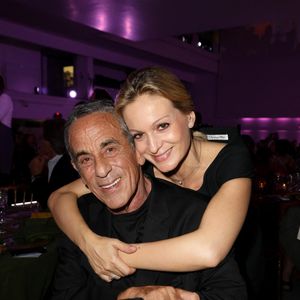 Exclusif - Thierry Ardisson et sa femme Audrey Crespo-Mara - 4ème édition de la soirée "Heroes for Imagine", une grande vente aux enchères d’oeuvres d'art, 24 boulevard du Montparnasse dans le 15ème arrondissement de Paris, France, le 12 septembre 2022. 
© Dominique Jacovides/Bestimage