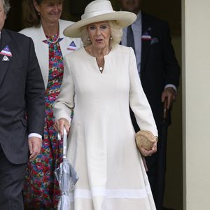 L’épouse du monarque a été aperçue à bord du Zenobia, un yacht estimé à 30 millions de livres sterling (environ 34 millions d’euros), selon "The Mirror"...

26 juillet 2025 : La famille royale assiste à la journée du roi George à l'hippodrome d'Ascot. Avec : la reine Camilla © Cover Images via ZUMA Press / Bestimage)