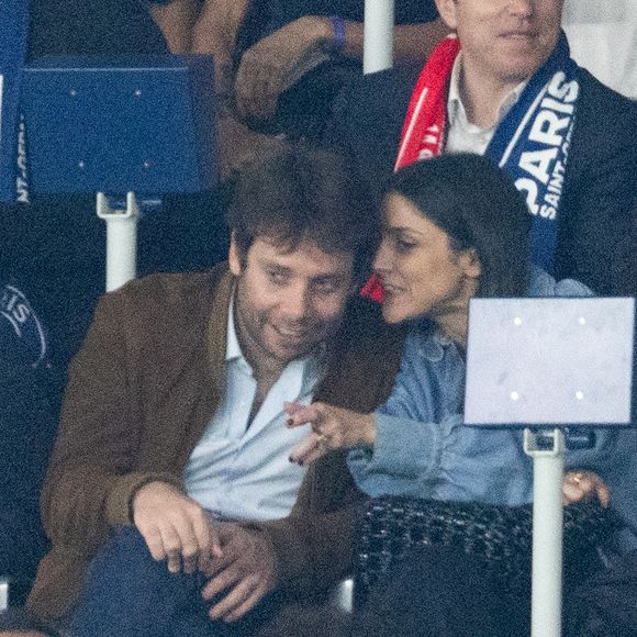 Benjamin Duhamel et Agathe Lambret dans les tribunes du match de quart de finale aller de Ligue Des Champion au Parc des Princes à Paris, le 8 avril 2026. 

Photo : Cyril Moreau / Bestimage