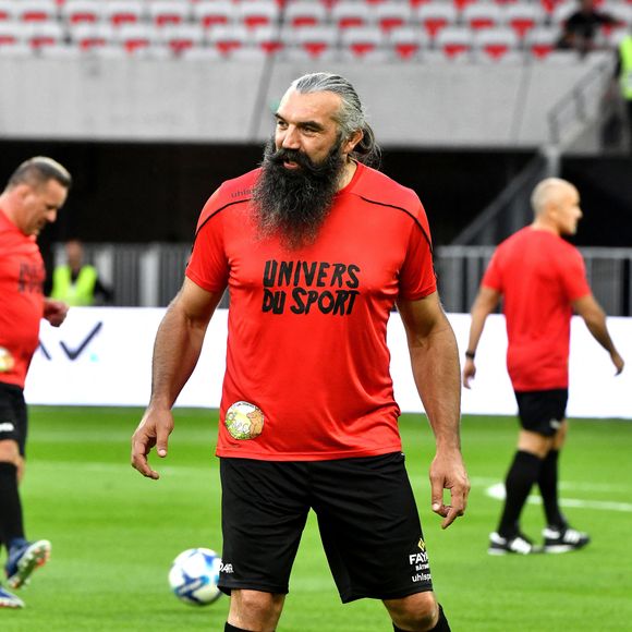Sébastien Chabal - Match des Légendes, la rencontre qui mêle le football et le rugby au profit de l'association de P. Olmeta (ancien gardien de but et co-fondateur de l'association), "Un sourire, un espoir pour la vie" s'est déroulé à Nice à l'Allianz Riviera, le 26 septembre 2022. L'association de P. Olmetta est engagée en faveur des enfants atteints de cancer ou de maladie orpheline. © Bruno Bebert/Bestimage