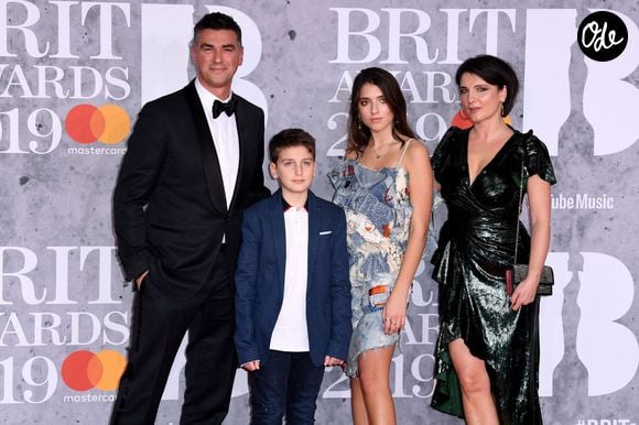 Lancé en 2018, le Sunny Hill Festival est devenu un événement majeur des Balkans et une vitrine internationale pour le Kosovo.

La famille de Dua Lipa, ses parents Dukagjin et Anesa Lipa ainsi que ses frères et sœurs Rina et Gjin, lors de la cérémonie des Brit Awards 2019 à l'O2 Arena de Londres, au Royaume-Uni, le 20 février 2019. Photo de Doug Peters/Pa Wire/ABACAPRESS.COM
