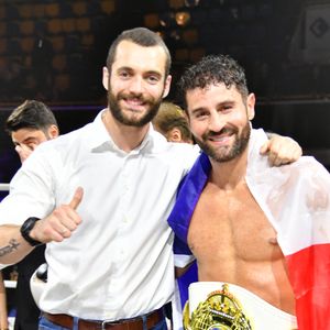 Exclusif - Louis Sarkozy et sa femme Natali Husic au championnat de kickboxing à Levallois, le 21 mai 2025. 
Photo : Vereen / Bestimage