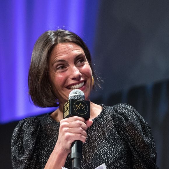Alessandra Sublet sur scène lors de la cérémonie de clôture du 23ème festival international du film de comédie de l'Alpe d'Huez, le 18 janvier 2020.

© Cyril Moreau/Bestimage
