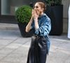 Depuis son arrivée, la diva internationale va au-devant de son public avec une énergie communicative.

Céline Dion devant l’hôtel Royal Monceau à Paris, le 6 Septembre 2026.  

© Lionel Urman/Bestimage