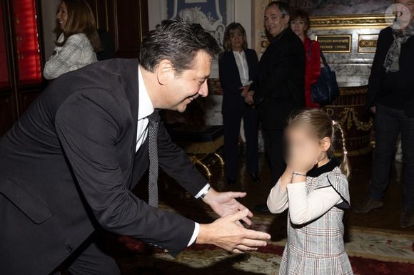 Exclusif -  Laurent Gerra et sa fille Célestine - Laurent Gerra reçoit la légion d’honneur de la part du grand chancelier F. Lecointre en présence de la première dame, B. Macron au Palais de la Légion d'honneur à Paris le 29 septembre 2025. © Cyril Moreau/Bestimage