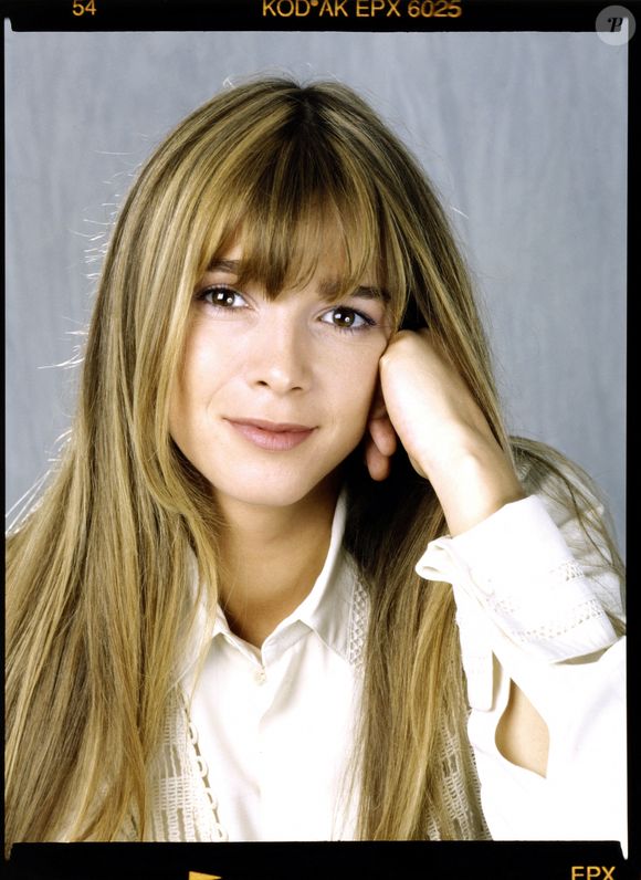 Portrait de Hélène Rollès le 07 octobre 1993. Photo par CEDRIC PERRIN / BESTIMAGE