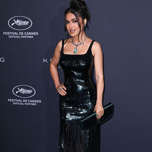 Salma Hayek lors de la remise des prix Kering Women in Motion, dans le cadre du 78ème Festival de Cannes, Place de la Castre. Crédit : Doug Peters/EMPICS