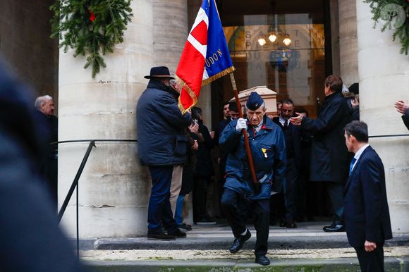 Illustration à la sortie des obsèques de Jean-Luc Petitrenaud en l'église Saint-Pierre-du-Gros-Caillou à Paris, France, le 17 janvier 2025. © Christophe Clovis/Bestimage