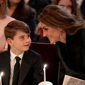Le prince William, prince de Galles, et Catherine (Kate) Middleton, princesse de Galles, avec leurs enfants le prince George de Galles, la princesse Charlotte de Galles et le prince Louis de Galles, lors du traditionnel "Together At Christmas Carol Service" en l'abbaye de Westminster à Londres, le 5 décembre 2025.