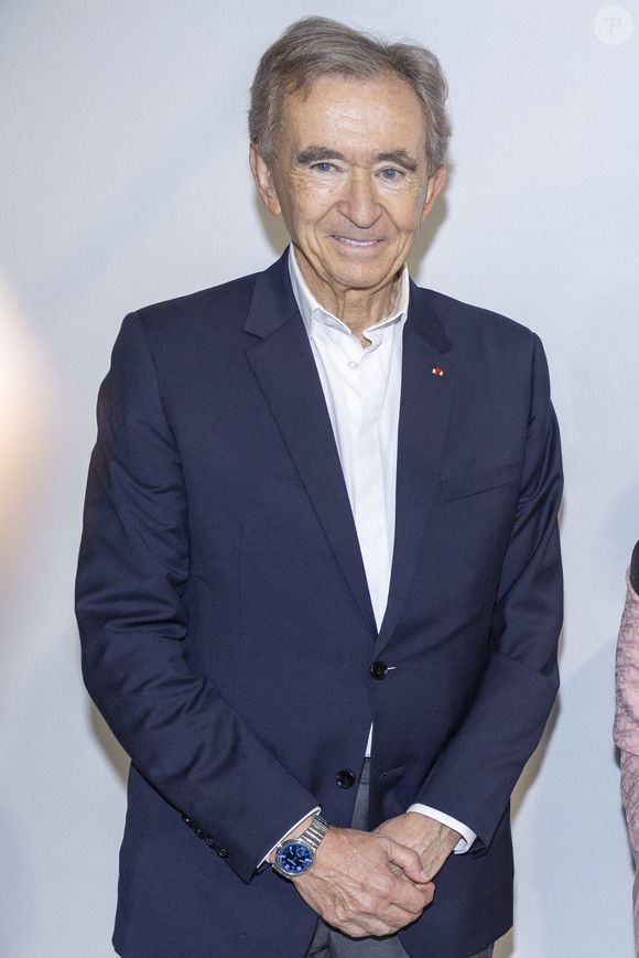 Comme l’a rappelé "Nice-Matin" le 6 septembre 2025, ces investissements illustrent la volonté du milliardaire d’associer la Côte d’Azur à l’image mondiale du luxe français.

Bernard Arnault au Greeting du défilé de mode féminine Dior printemps-été 2025 lors de la Fashion Week de Paris (PFW), à Paris, France, le 24 septembre 2024. © Olivier Borde/Bestimage