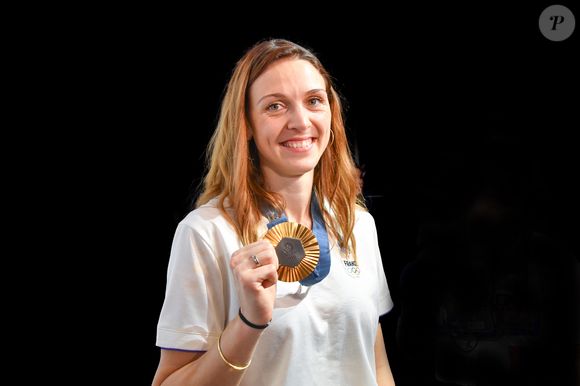 Dans une interview à Eurosport, la sabreuse révèle avoir été enceinte juste après son sacre

Manon Apithy-Brunet médaille d'or en escrime  - Célébration de la médaille d'or et d'argent en escrime devant les supporters au Club France porte de la Villette lors des Jeux Olympiques (JO) de Paris 2024 le 30 juillet 2024. PixPlanete / Bestimage