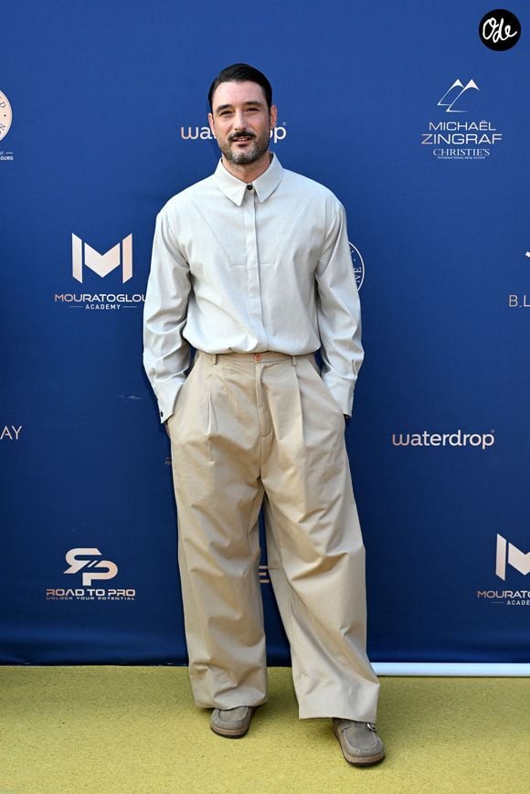 Le chanteur a commenté le cliché avec trois mots particulièrement enthousiastes : "BAHBAHBAH!" 

Jérémy Frérot - 11ème édition du Gala de charité de Patrick Mouratoglou à la Mouratoglou Academy & Resort à Biot le 21 juin 2025. Ce gala de prestige réunit chaque année les grandes figures du sport, du divertissement et de nombreux donateurs, mobilisés pour soutenir les jeunes talents du tennis mondial. © Bruno Bebert/Bestimage