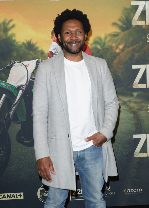 Slaï au photocall de la première du film Zion au cinéma Le Grand Rex à Paris, France, le 4 avril 2025. © Coadic Guirec/Bestimage