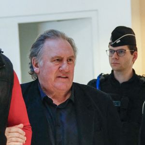 Gérard Depardieu à son procès pour agressions sexuelles sur deux femmes lors d'un tournage de film en 2021, au tribunal correctionnel de Paris, France, le 27 mars 2025. © Christophe Clovis/Bestimage