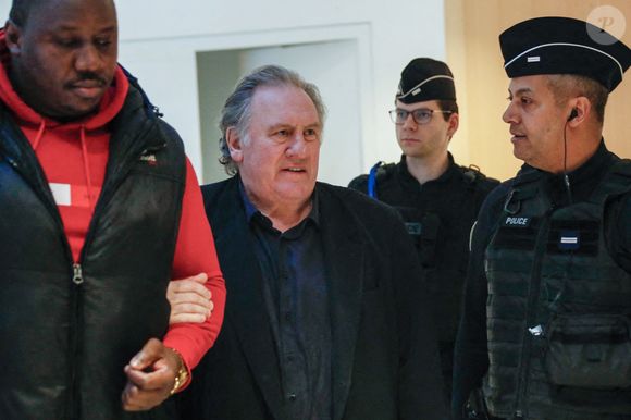Gérard Depardieu à son procès pour agressions sexuelles sur deux femmes lors d'un tournage de film en 2021, au tribunal correctionnel de Paris, France, le 27 mars 2025. © Christophe Clovis/Bestimage
