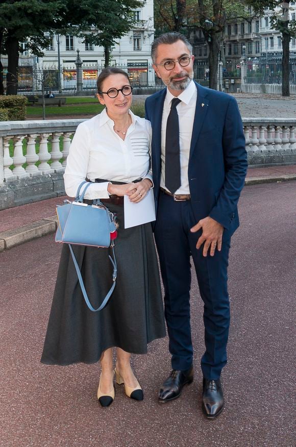 La chef Anne-Sophie Pic accompagnée de son mari David Sinapian lors du cocktail du dîner des grands chefs à la préfecture du Rhône à Lyon en marge du concours Bocuse d'Or et du salon Sirha 2021 le 26 septembre 2021.

© Sandrine Thesillat / Panoramic / Bestimage