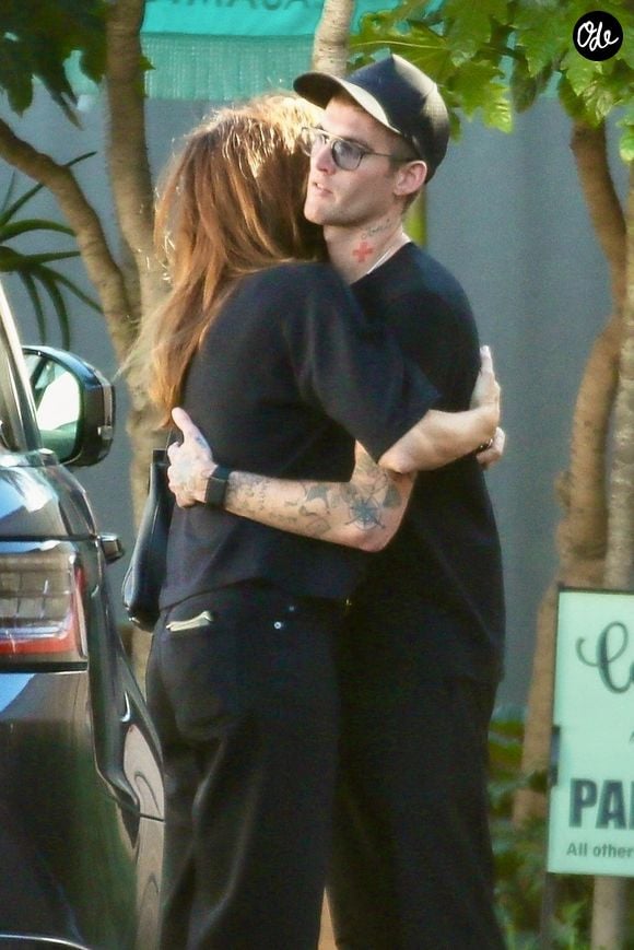 Cindy Crawford et son fils Presley Gerber, qui travaillait au Café Habana à Malibu. 

Backgrid USA / Bestimage