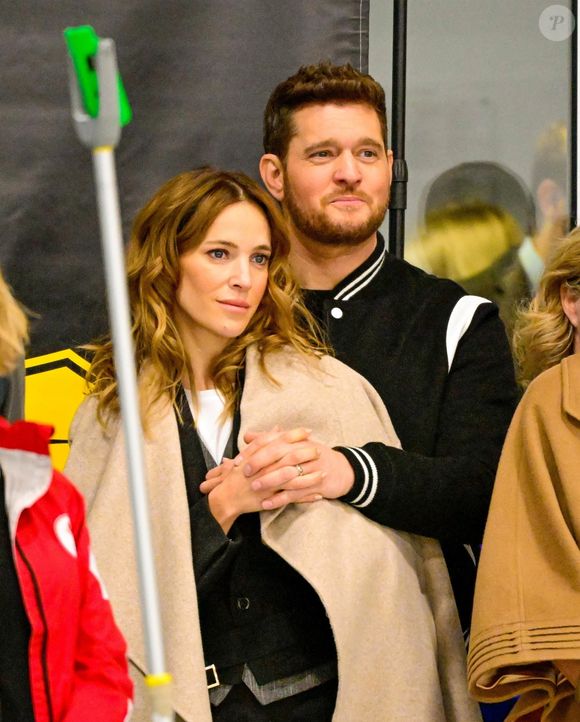 Michael Bublé et son épouse Luisana assistent à la dernière journée de l'événement "One Year to Go" avant les Invictus Games Vancouver Whistler 2025 et participent à une session de curling au Vancouver Curling Club du Hillcrest Community Centre à Vancouver, Canada, le 16 février 2024. ©Backgrid USA / Bestimage