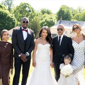 Vitaa et son mari Hicham avec leurs enfants, Liham, Adam et Noa au mariage de Ryan et Sarah (la belle-fille de la chanteuse) le vendredi 23 mai 2025 © Instagram