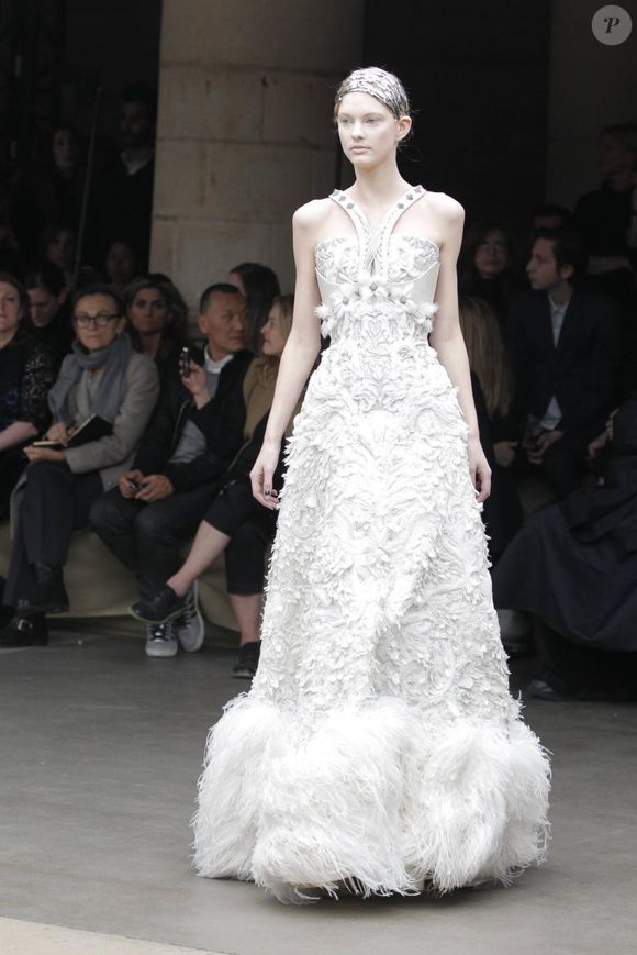 Défilé Alexander McQueen présenté à Paris le 8 mars 2011