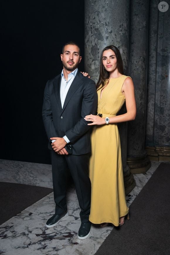 Pour l'occasion, Zein Qutami a opté pour une incroyable robe de mariée dessinée par la maison Saab, pour la cérémonie organisée selon le rite de l’Église maronite, indique "Point de vue". Une pièce somptueuse, qui a exigé "environ 800 heures de travail", sous l’œil du beau-père de la mariée, Élie Saab lui-même.

Celio Saab et sa compagne au défilé Elie Saab Haute Couture Automne/Hiver 2025/2026, à Paris, le 9 juillet 2025. Backgrid USA / Bestimage
