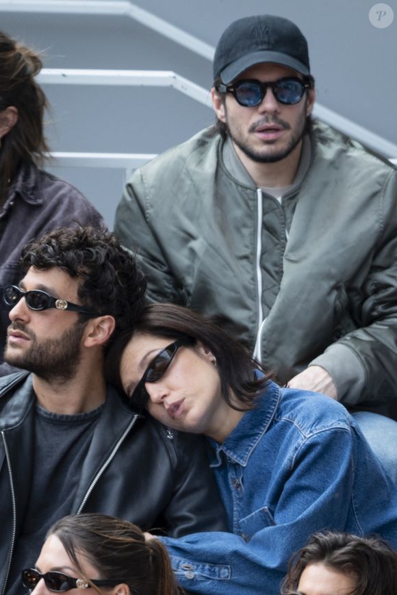 S’ils ont joué la distance pendant le match, Adèle Exarchopoulos et François Civil sont repartis ensemble

François Civil, Sacha Abitbol, Adele Exarchopoulos en tribunes lors de la finale messieurs des Internationaux de France de Tennis de Roland Garros 2025 (jour 15), à Paris, France, le 8 juin 2025. © Cyril Moreau/Bestimage