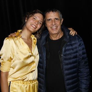 Julien Clerc observe le parcours de ses enfants avec fierté, même s’il reconnaît des regrets quant à l’éducation donnée.

Exclusif  - Vanille Clerc et son père Julien Clerc - Concert de Vanille Clerc à la salle Hasard Ludique pour la sortie de son premier album "Amazona" en présence de ses parents à Paris le 13 juin 2019. © Marc Ausset-Lacroix/Bestimage
