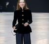 Tout de noire vêtue, Son ancienne belle-mère Carole Bouquet, a elle aussi été immortalisée - tout sourire - par les photographes.
Carole Bouquet au photocall du défilé Chanel Mode Féminine Prêt-À-Porter Automne/Hiver 2025-2026 lors de la Fashion Week de Paris (PFW) au Grand Palais, à Paris, France, le 11 mars 2025. © Olivier Borde/Bestimage