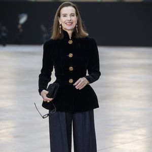 Tout de noire vêtue, Son ancienne belle-mère Carole Bouquet, a elle aussi été immortalisée - tout sourire - par les photographes. 

Carole Bouquet au photocall du défilé Chanel Mode Féminine Prêt-À-Porter Automne/Hiver 2025-2026 lors de la Fashion Week de Paris (PFW) au Grand Palais, à Paris, France, le 11 mars 2025. © Olivier Borde/Bestimage