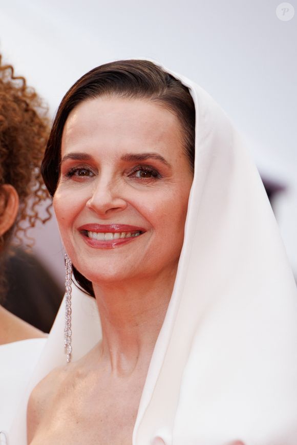 Le jury : Juliette Binoche - Montée des marches du film « Partir un jour » pour la cérémonie d’ouverture du 78ème Festival International du Film de Cannes, au Palais des Festivals à Cannes. Le 13 mai 2025
© Jacovides-Moreau / Bestimage