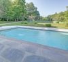 La villa est constituée d'un ascenseur mais aussi d'une piscine et d'un terrain de tennis, la demeure est prestigieuse. 

Située à Louveciennes, aux portes de Paris, sur le chemin des impressionnistes, cette belle demeure bourgeoise néo-classique, a été construite au milieu du XIXème siècle, appelée le "Domaine de Voisins", et ayant eu comme illustre propriétaire, Karl Lagerfeld. A l'abri des regards avec un parc arboré de 2 hectares.
© Marc Ausset-Lacroix / Bestimage