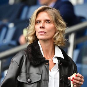 Sylvie Tellier - Célébrités dans les tribunes du match de football de Ligue 1 McDonald's opposant le  RC Lens au Paris Saint-Germain (PSG) (0-2) au Parc des Princes à Paris le 14 septembre 2025. © Christian Liewig/Bestimage