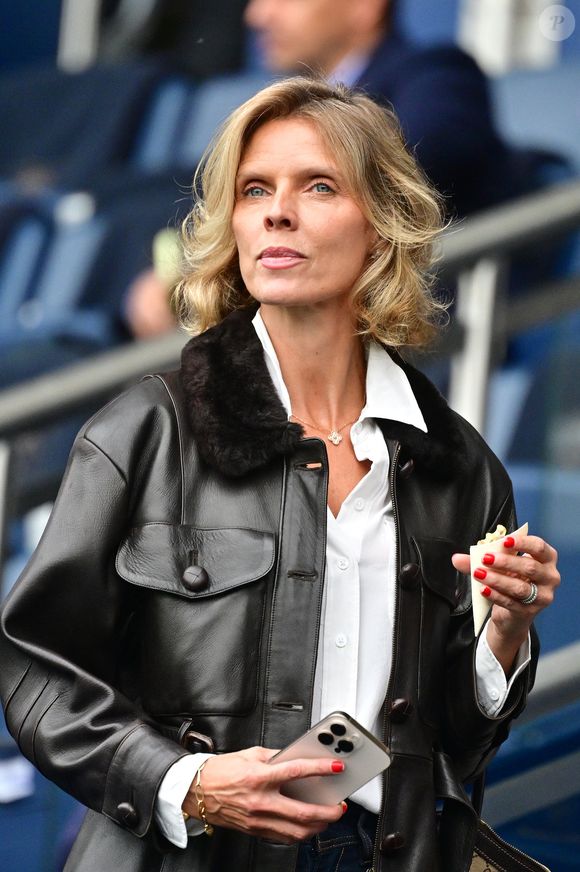 Sylvie Tellier - Célébrités dans les tribunes du match de football de Ligue 1 McDonald's opposant le  RC Lens au Paris Saint-Germain (PSG) (0-2) au Parc des Princes à Paris le 14 septembre 2025. © Christian Liewig/Bestimage