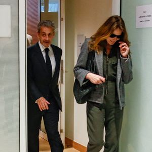 Nicolas Sarkozy et sa femme Carla Bruni à la sortie du dernier jour du procès pour des accusations de financement illégal de la campagne présidentielle victorieuse de 2007, décision le 25 septembre pour Nicolas Sarkozy et ses coprévenus, au tribunal de Paris, France, le 8 avril 2025. © Christophe Clovis/Bestimage