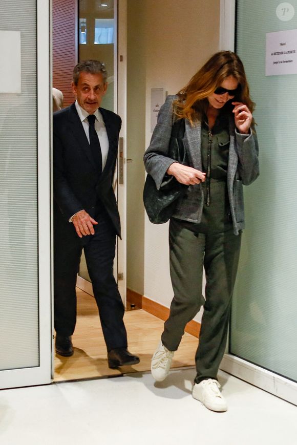 Nicolas Sarkozy et sa femme Carla Bruni à la sortie du dernier jour du procès pour des accusations de financement illégal de la campagne présidentielle victorieuse de 2007, décision le 25 septembre pour Nicolas Sarkozy et ses coprévenus, au tribunal de Paris, France, le 8 avril 2025. © Christophe Clovis/Bestimage
