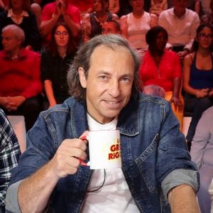 "Moi j'aurais pu continuer et de deux, on aurait pu trouver des solutions pour produire une émission".

Exclusif - Philippe Candeloro - Emission "La Grosse Rigolade" présentée par C.Hanouna et diffusée sur W9 le 12 novembre, Paris, France, le 7 novembre 2025. © Jack Tribeca / Bestimage