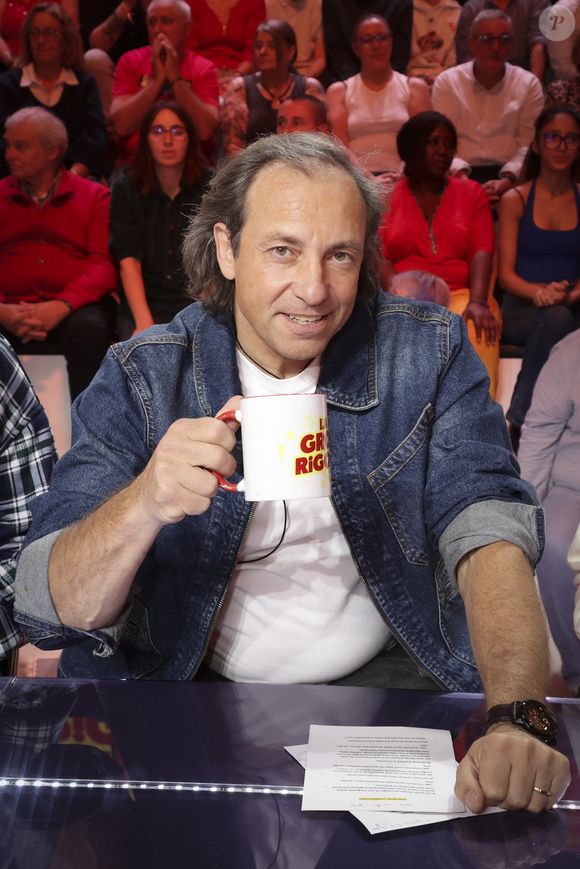 "Moi j'aurais pu continuer et de deux, on aurait pu trouver des solutions pour produire une émission".

Exclusif - Philippe Candeloro - Emission "La Grosse Rigolade" présentée par C.Hanouna et diffusée sur W9 le 12 novembre, Paris, France, le 7 novembre 2025. © Jack Tribeca / Bestimage