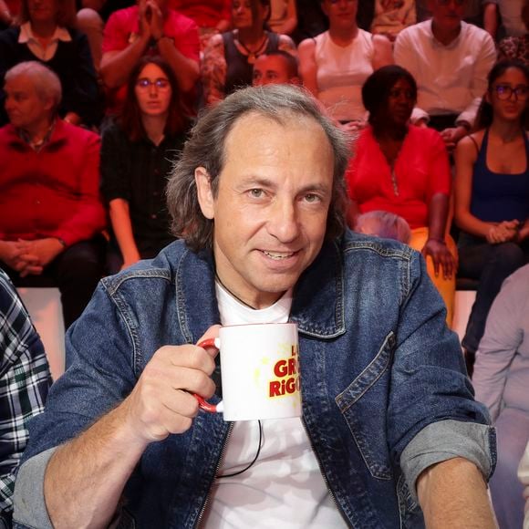 "Moi j'aurais pu continuer et de deux, on aurait pu trouver des solutions pour produire une émission".

Exclusif - Philippe Candeloro - Emission "La Grosse Rigolade" présentée par C.Hanouna et diffusée sur W9 le 12 novembre, Paris, France, le 7 novembre 2025. © Jack Tribeca / Bestimage